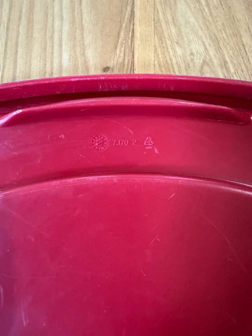 Rubbermaid Food container Easy Find Red Square Replacement Lid 7J70-2  - 9